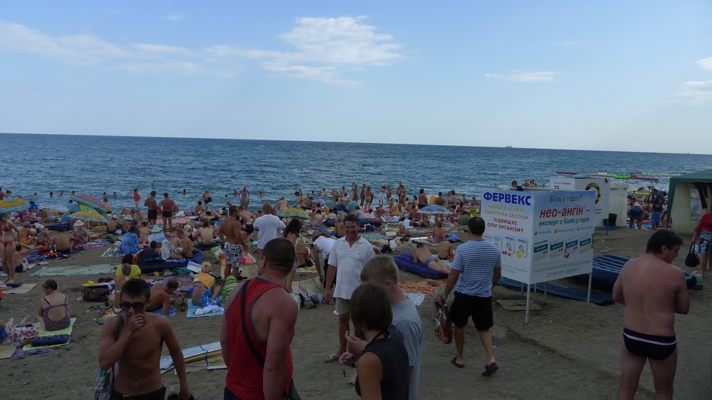 Алушта. Центральный городской пляж. Alushta. The central urban beach. by zhsv