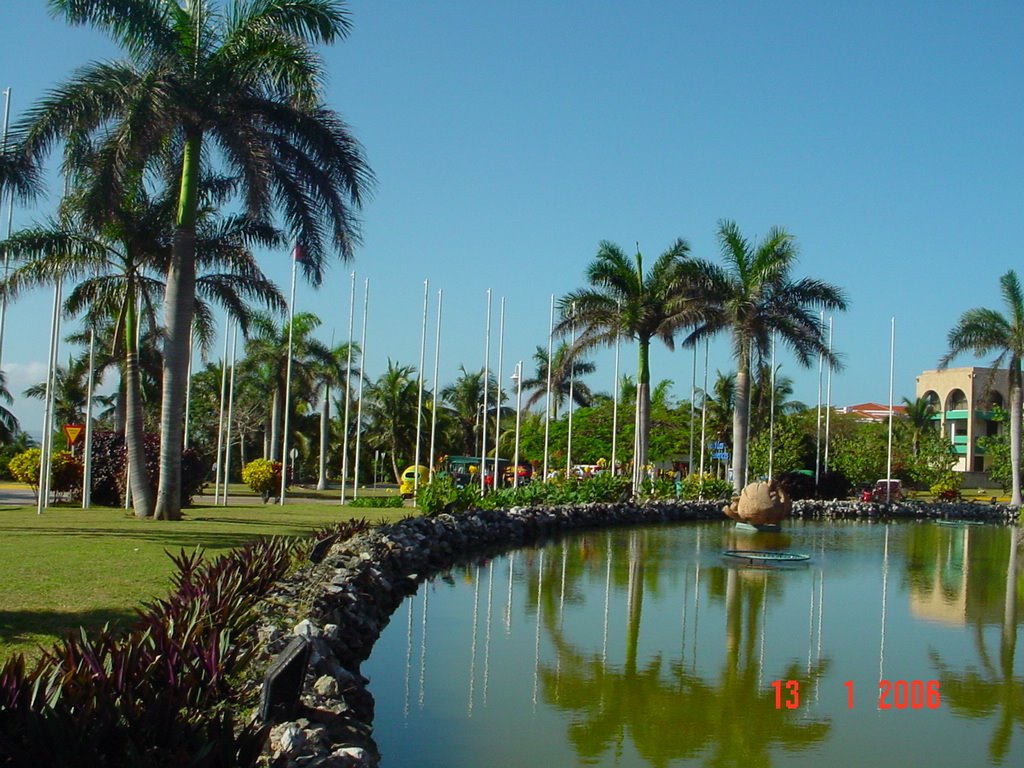 Plaza of America, Varadero-Cuba jan2006 by mehmetg@ by mehmet gursel