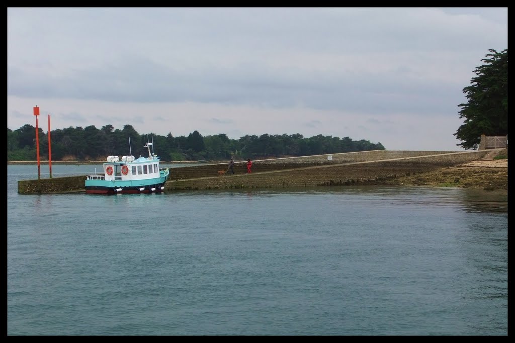 Débarcadère à Gavrinis, golfe du Morbihan by Sylvie Zennir