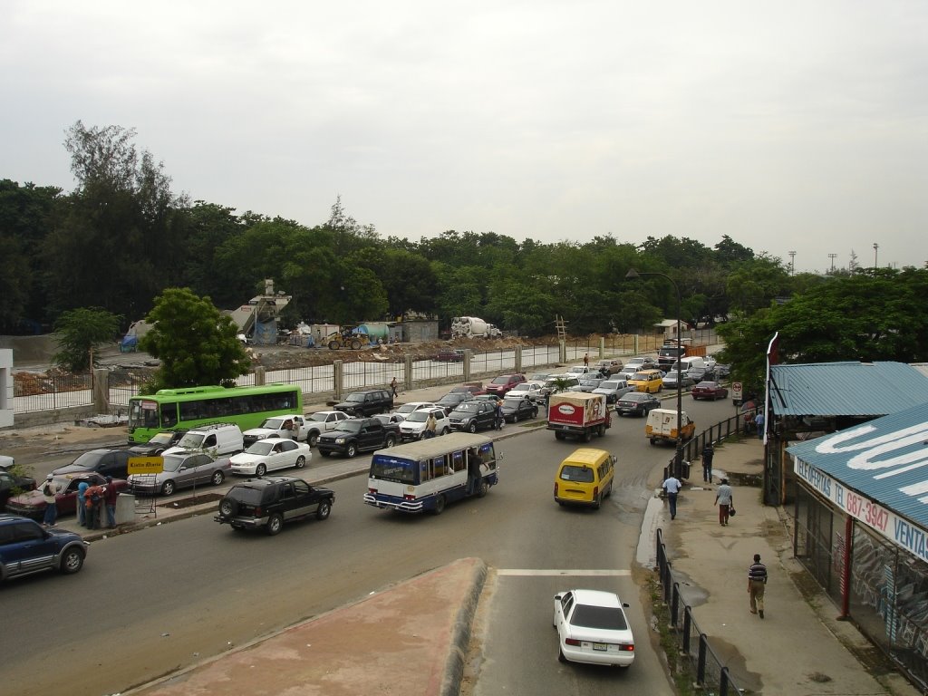 Av. Maximo Gomez con Av. 27 de Febrero (Vista noroeste) by Alejandro Objio B.