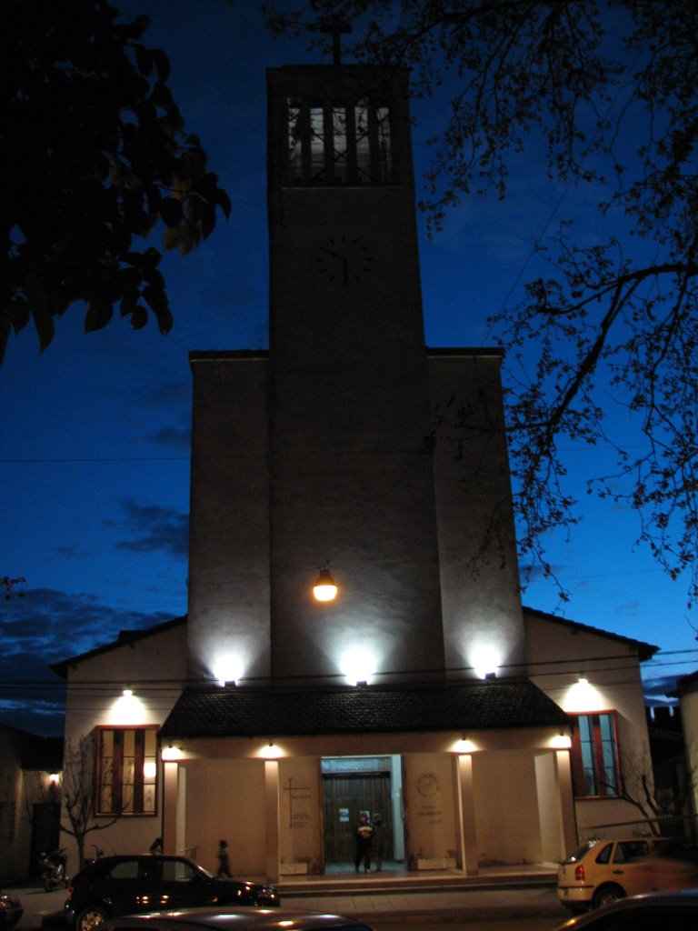 Iglesia En La Noche by EzeFerLarra