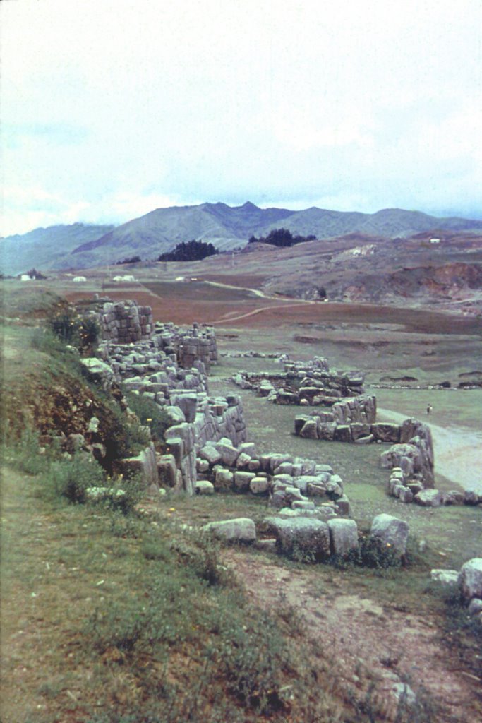 Peru, Sacsahuaman, vista desde los muros by laura milani