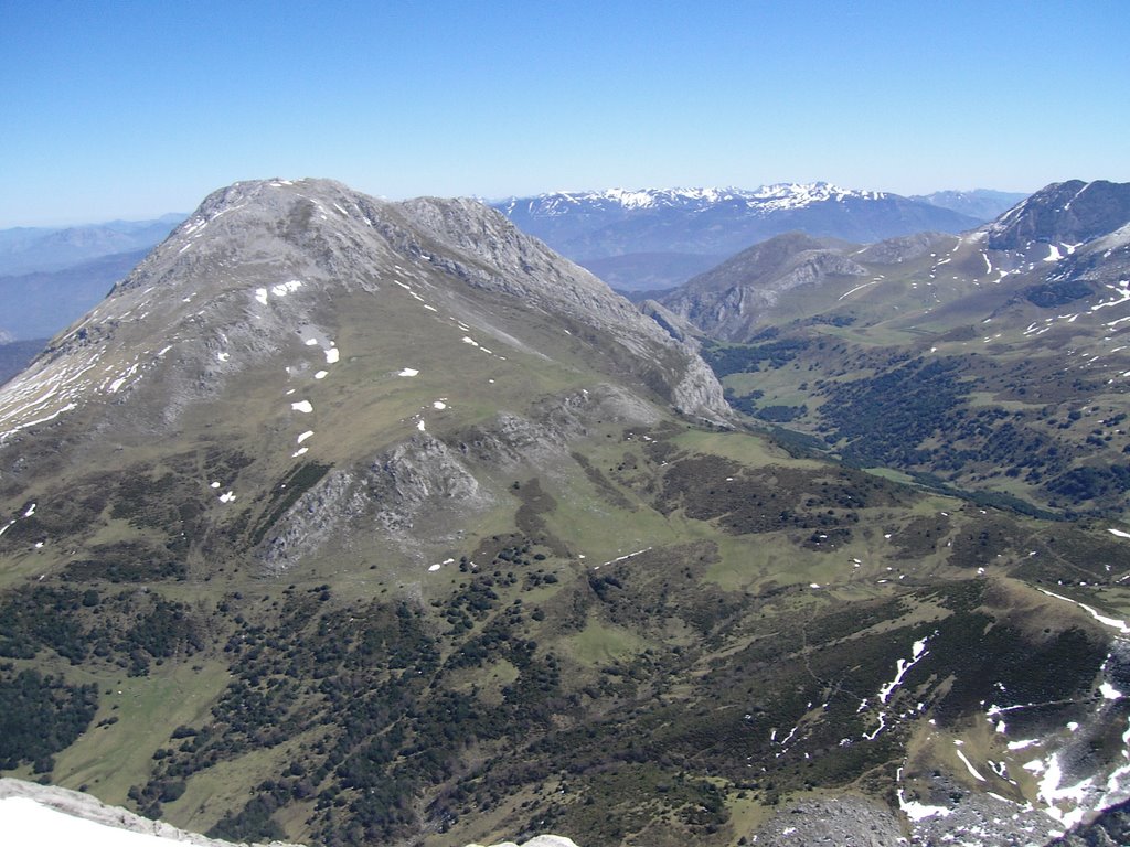 Vista de Peña Rueda by SantiSanti