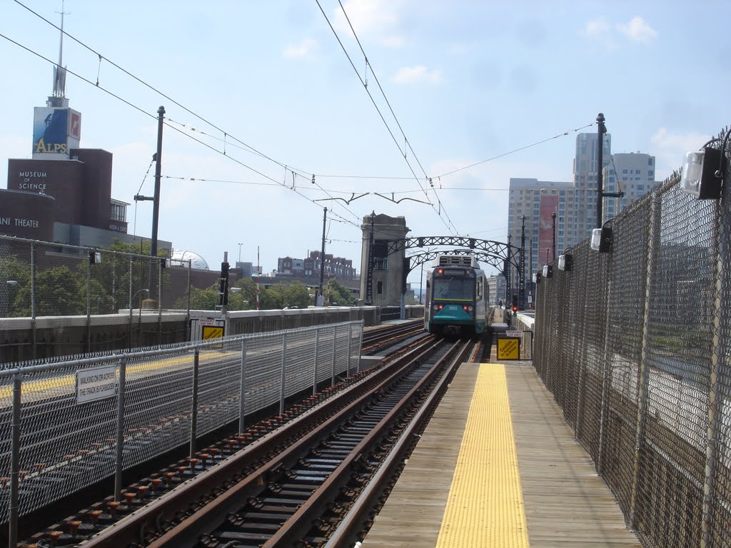 MBTA Type 8, No. #3883 @ Science Park by MLaferriere