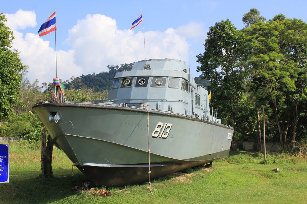 Boat 813 (tsunami 2004) by Meister Manuel