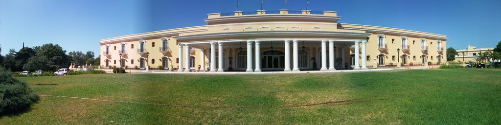 Hotel Colonial, panorámica del frente by JorgeVazquez SJ y LdM