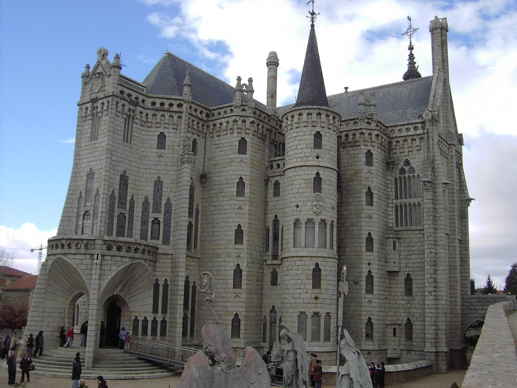 Palacio Episcopal -- de Gaudi -- Astorga (Leon) by ©-Miguel A. Rodrígue…