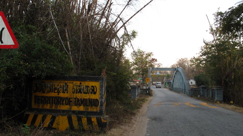 Tamilnadu Border by Nidhin Kavalloor