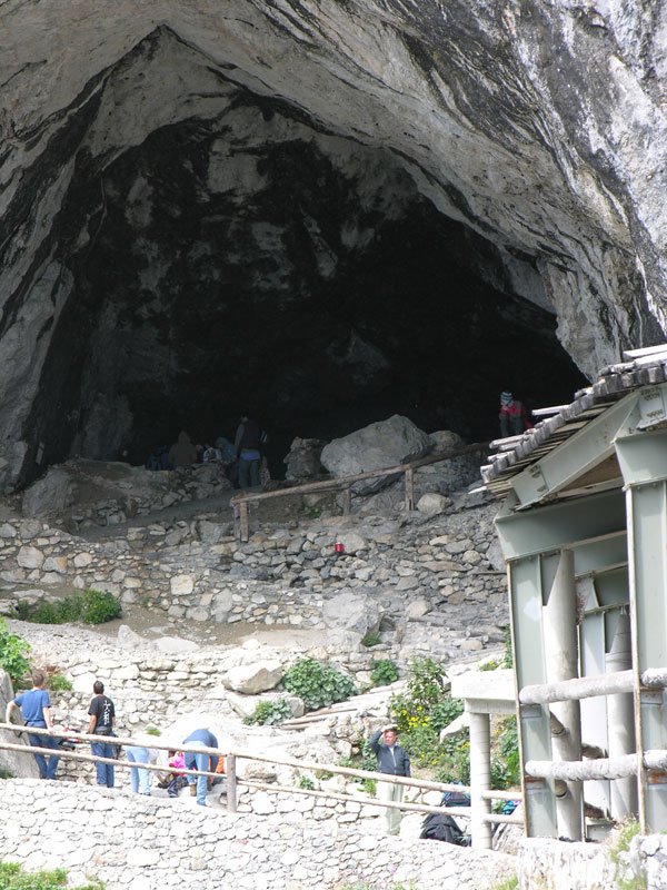 Eisriesenwelt. Entry of the cave by jotahoyas