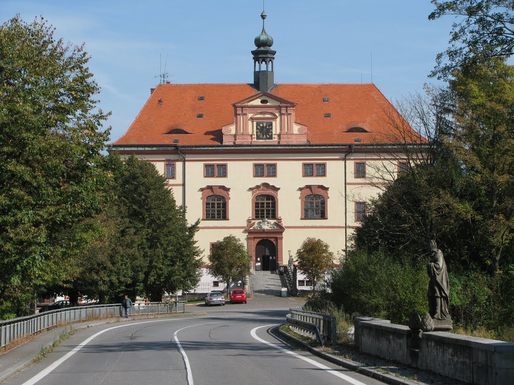 Lnaře castle by induktorium