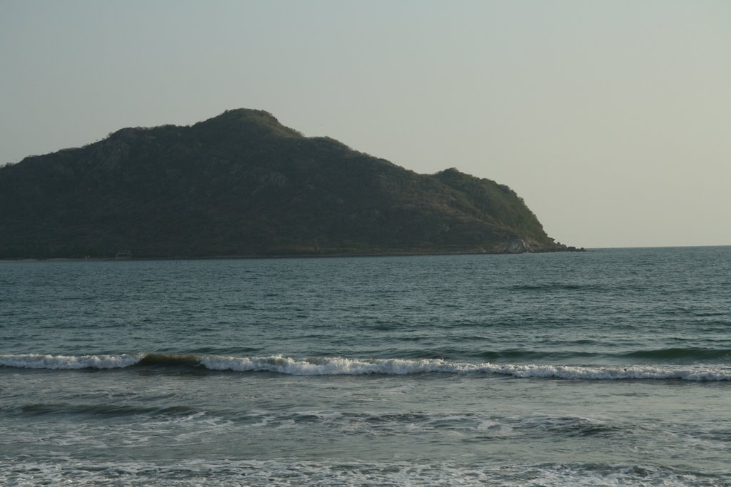 Costa del oro hotel mazatlan mexico june 07 beach view north by west view towards north island by enternetic