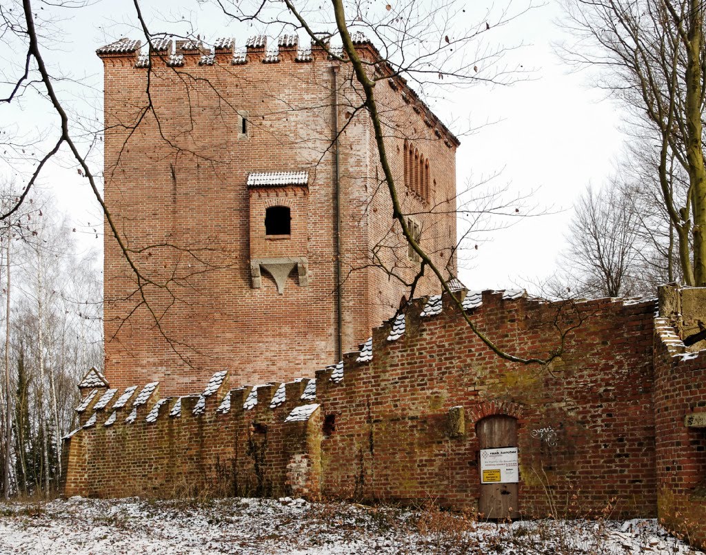 Unterholzner Burg by Paul Spanjaart