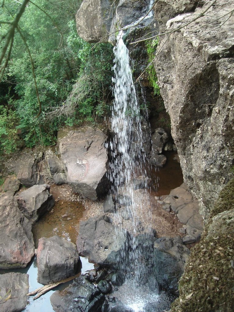 Cascata Rio Pindaí - La. Montanha by jair.andre.z