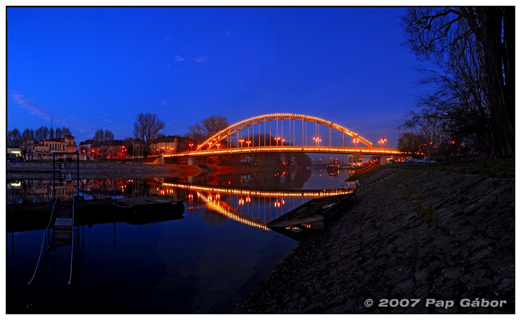 Kossuth bridge after sunset by Gábor Pap