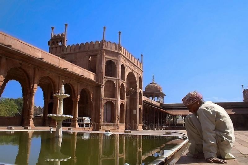 INSIDE MOTI MASJID by tariqs