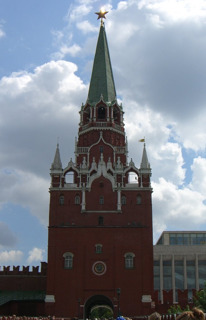 Entrance tower to the Kremlin by PascalWinkler