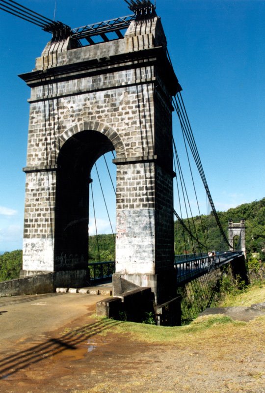 Ancien pont de la Rivière de l'Est by JLH974