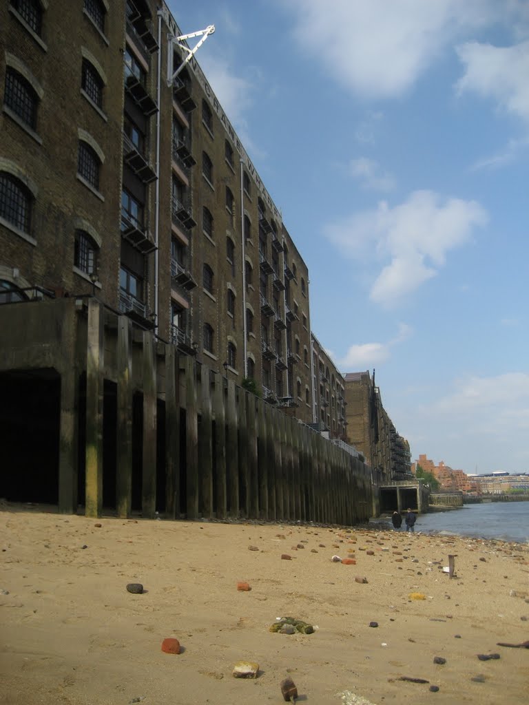 Thames at low tide and sandy beach by Sigi Dlabal