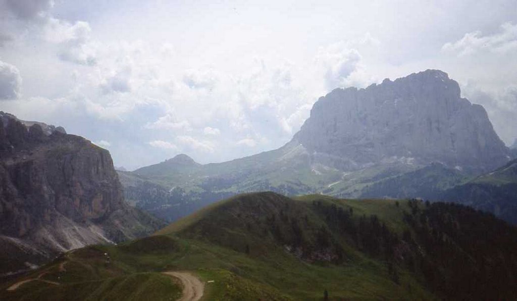 Da Passo Gardena - Gruppo del Sassolungo - verso il Passo Sella by ▬  Mauro Antonini ▬