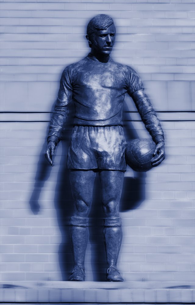 Statue of John Greig, Edmiston Drive, Glasgow by Graeme Bird