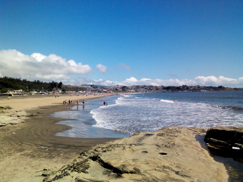 Playa Blanca desde las rocas sedimentarias by Juan Tolosa