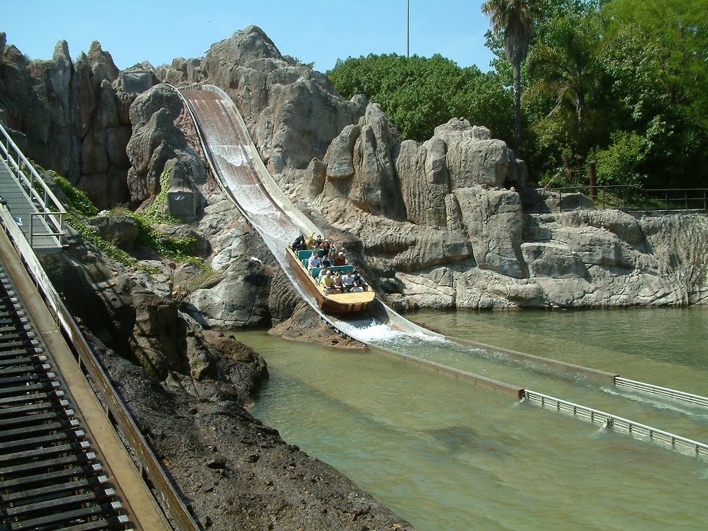 Port Aventura by Robert Heron