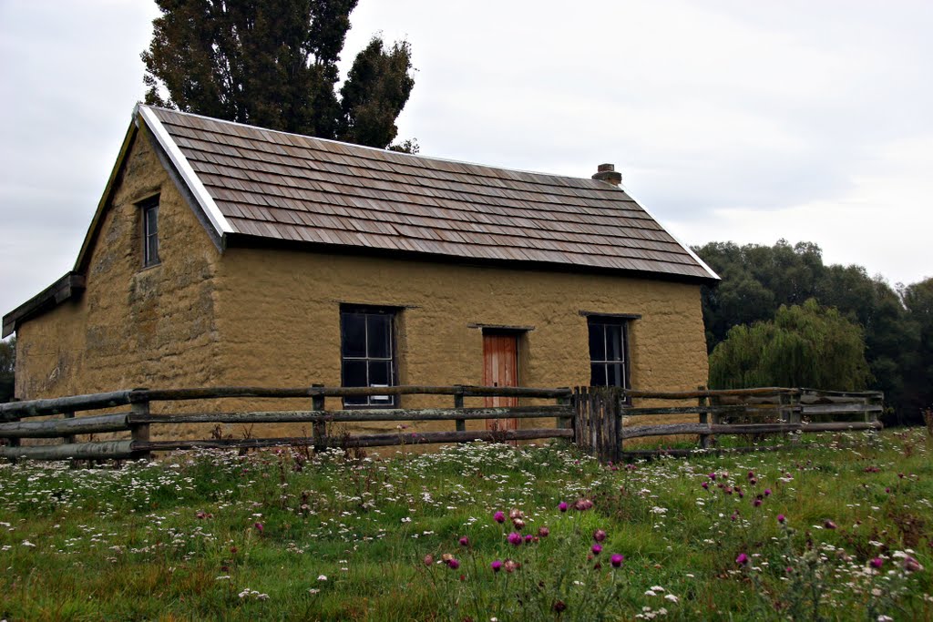 Distinctive Buildings #3: Paterson's Cob Cottage by Peacebuilders International