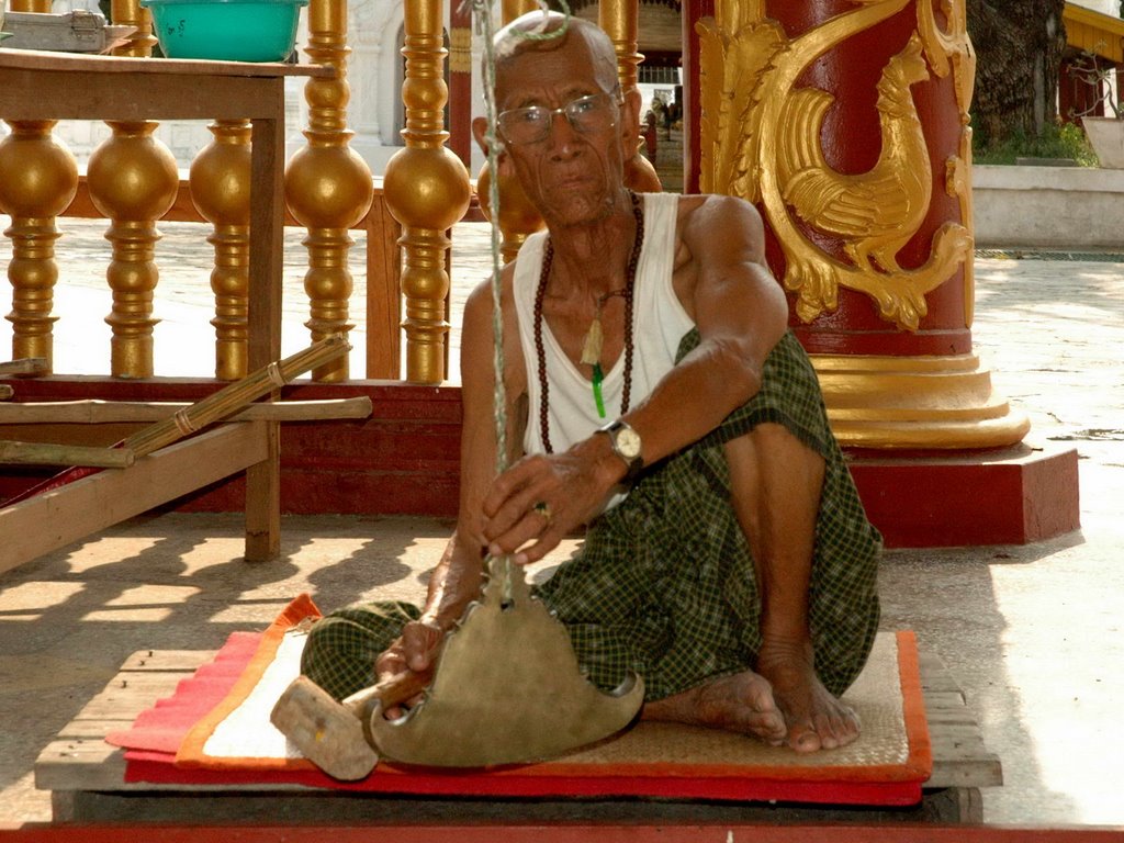 Kuthodaw pagoda, Mandalay, Burma by Nicola e Pina Burma