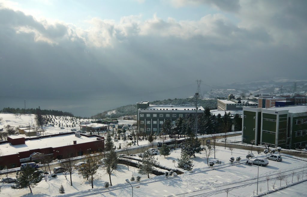 Karlar altında Sakarya üniversitesi esentepe kampüsü by ismail38_1903