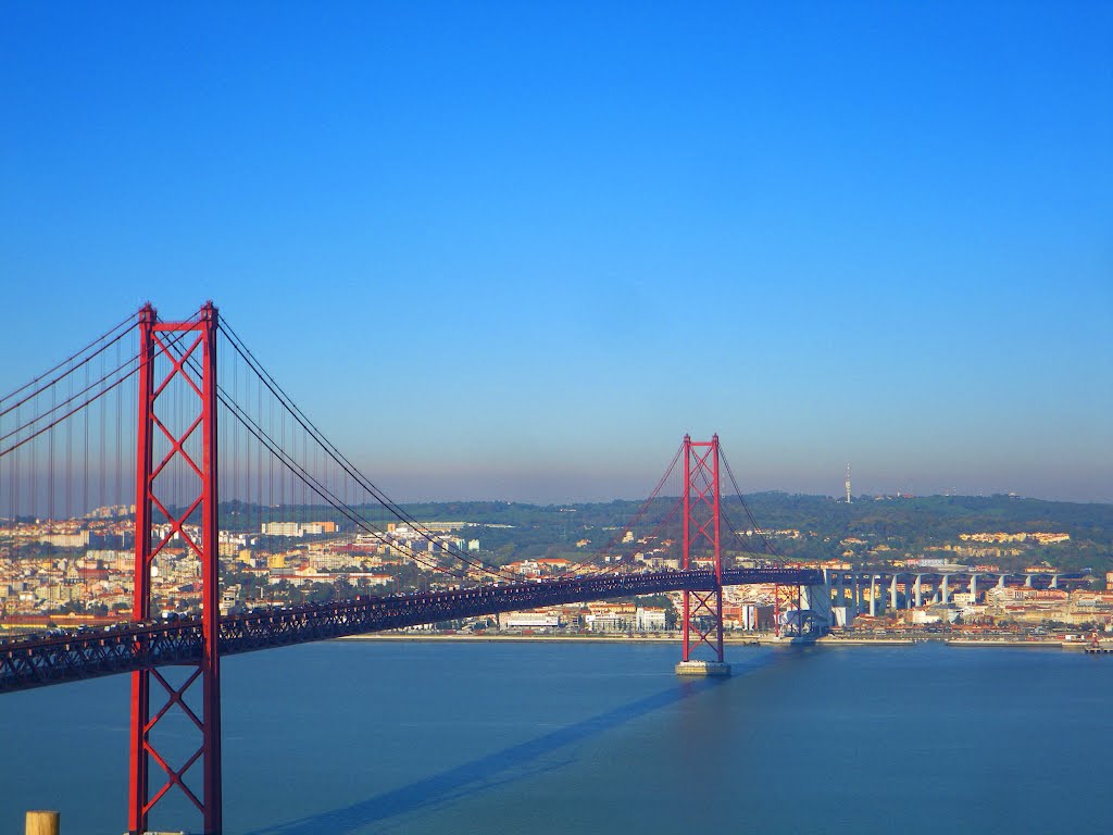 Ponte 25 de Abril by Eladio Osorio Montenegro