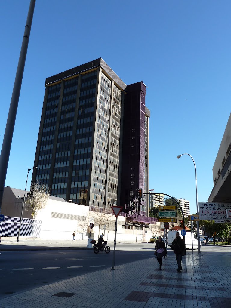 Edificio de los ministerios desde C/ Gerona by Chacon Malaga