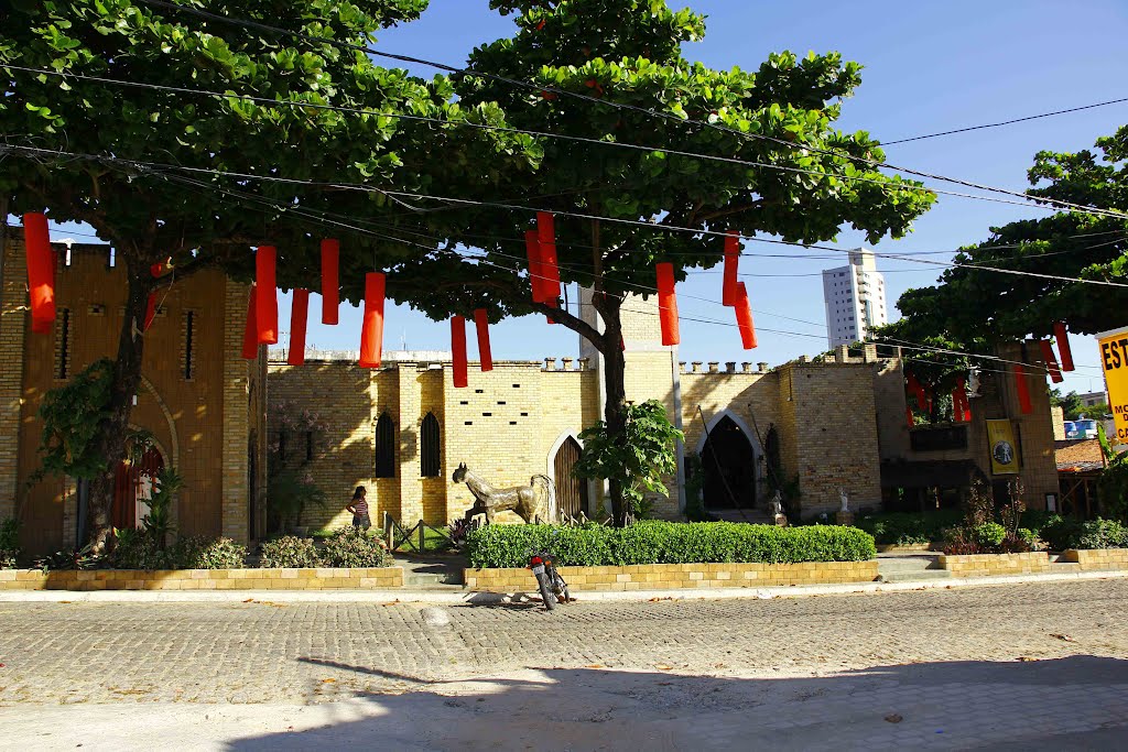 Lua Cheia Hostel em Ponta Negra by Wilson Alcaras