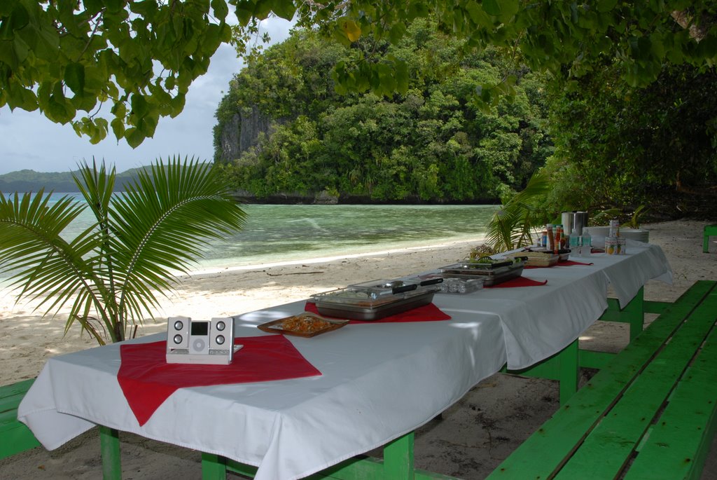 Picnic at the north of Long Beach prepared by Landmark Marina Hotel by Peter Hsu