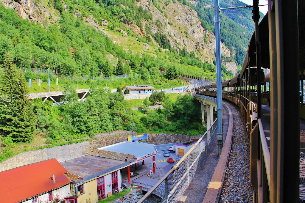 Treno navetta, Kandersteg - Goppenstein by alfonso minoli