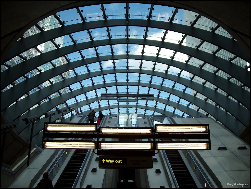 Way Out, by FOSTER (Canary Warf - London) by Eloy_Rodríguez_32085