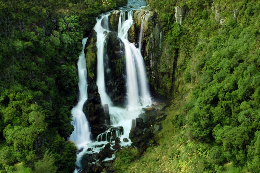 Waterfall near Waipunga - Taupo Napier route by thiruvikraman