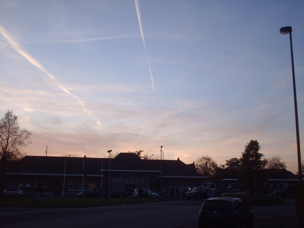 Lucht boven Station by Wim Barbier