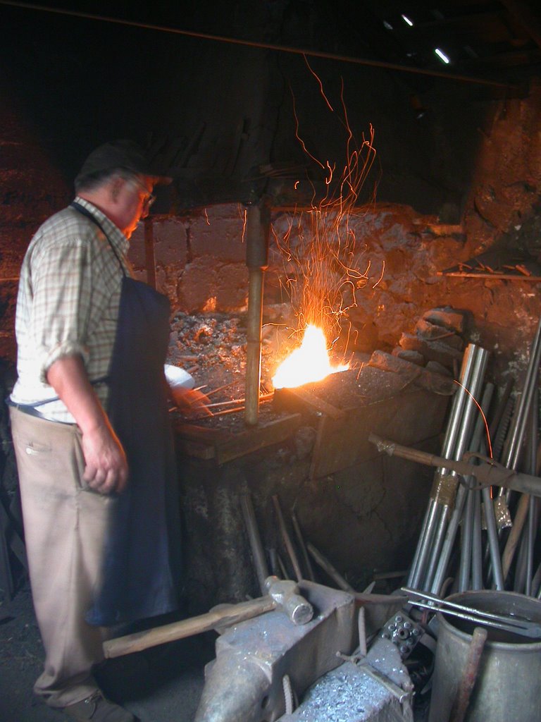 La herrería de "Los Bartolos" Triana. Los Llanos by Celestino Díaz