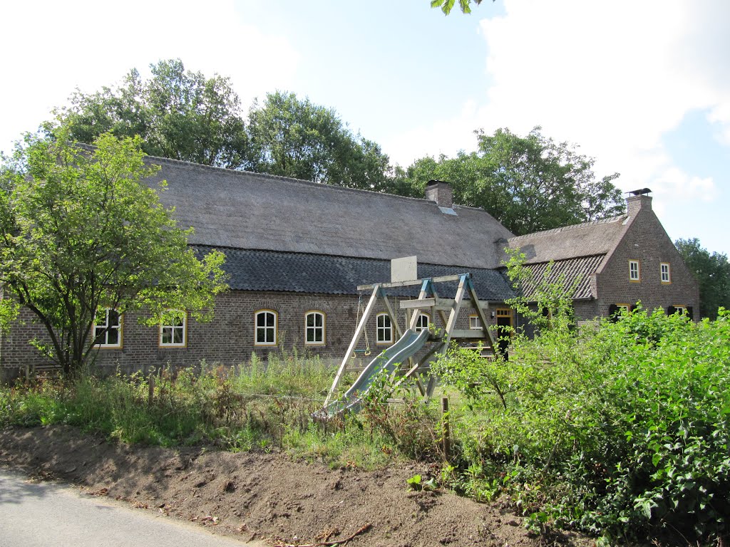 Benedenhof of Kasteel Tongelaar by Willem Nabuurs