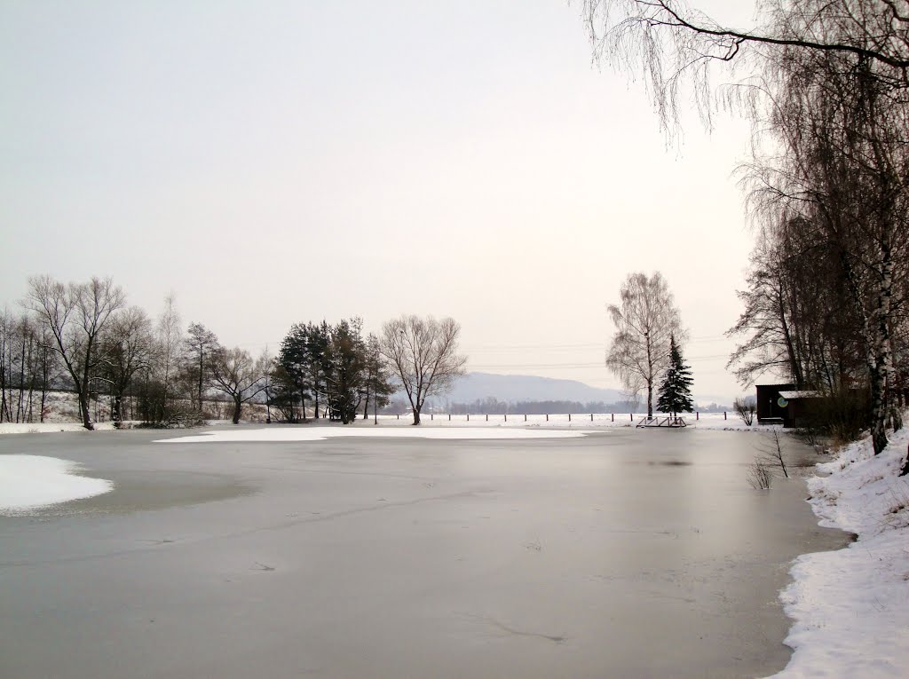 Haßlacher Angelteich - der Winter ist da by bayernengel ( i ♥ panoramio - no views)