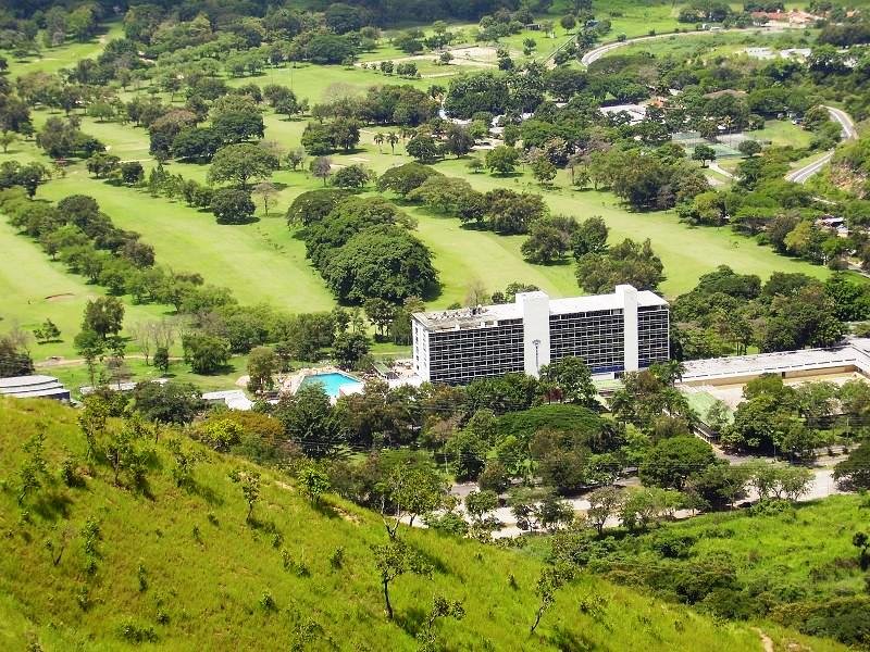 Hotel Maracay - Jardines del Country Club by MDMF