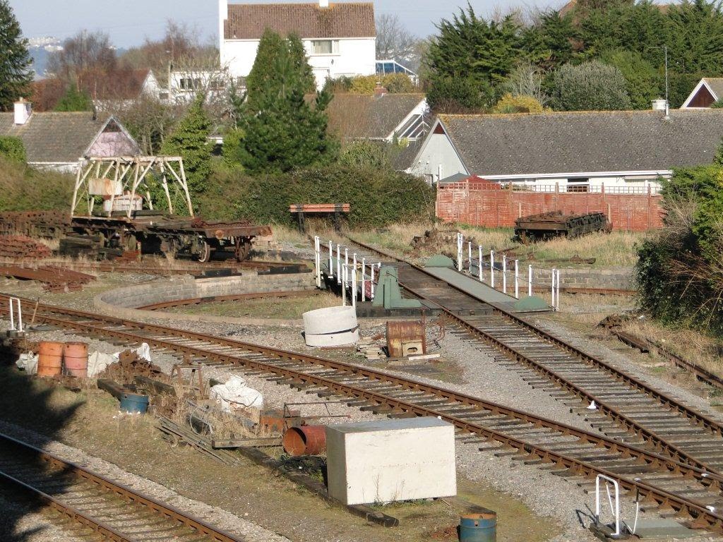 Loco Turntable by Tony Carter