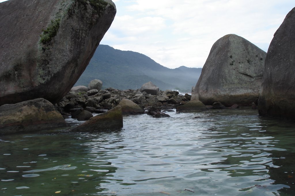 Cachadaço, Trindade, Paraty (RJ) by beatrizr