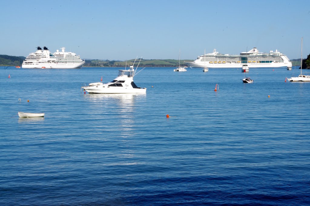 Here one day, gone the next! Seabourne Odyssey and Radiance of the Seas.Russell by snucklepuff