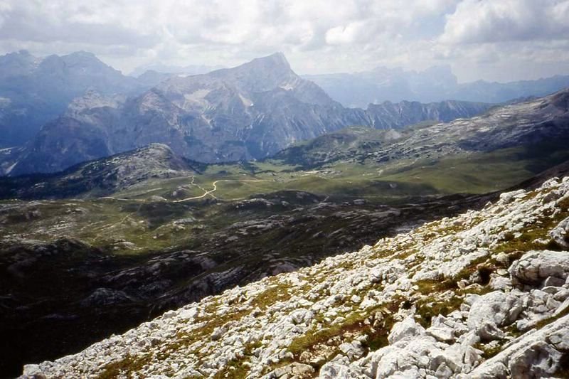 Verso la cima della Croda del Becco - Panorama verso il rif. Sennes by ▬  Mauro Antonini ▬