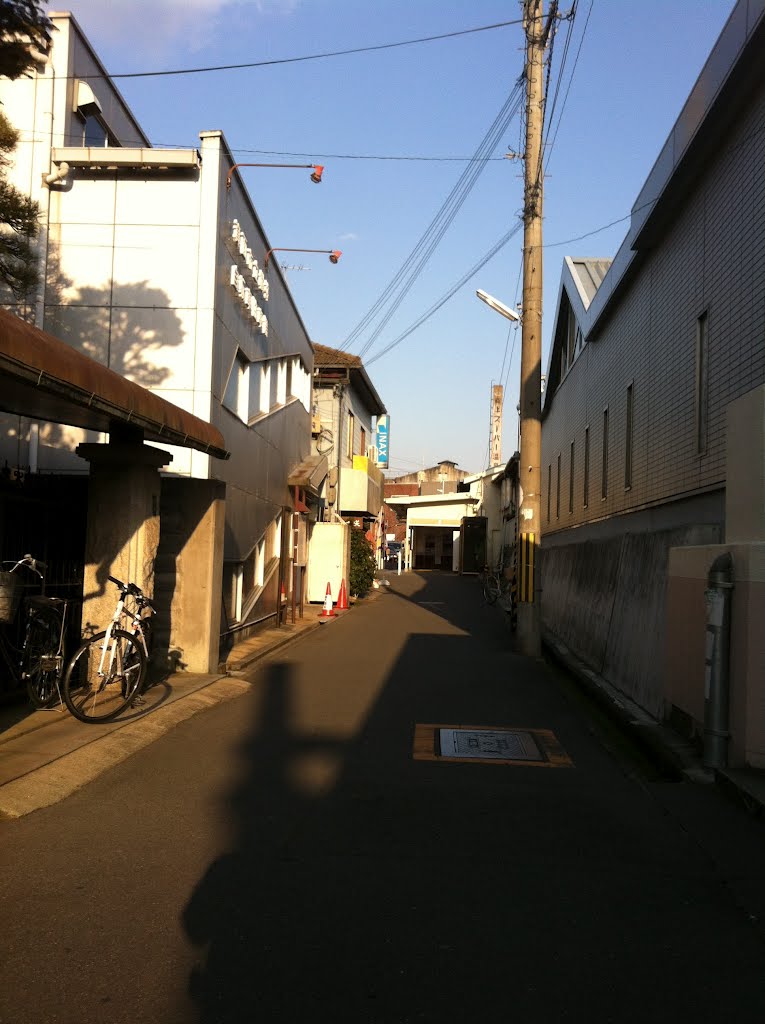 阪急桜井駅　横道 by japangyro