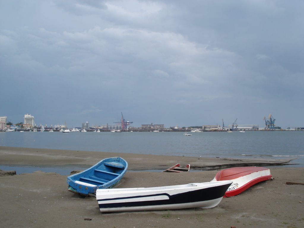 Lanchas en Malecon by ehammeken