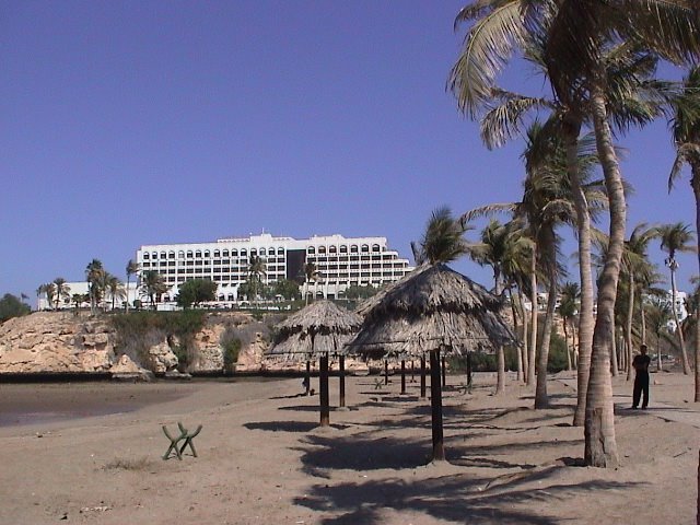 Muscat: Hotel Crowne Palace (Nov.2007) by panzerpappa