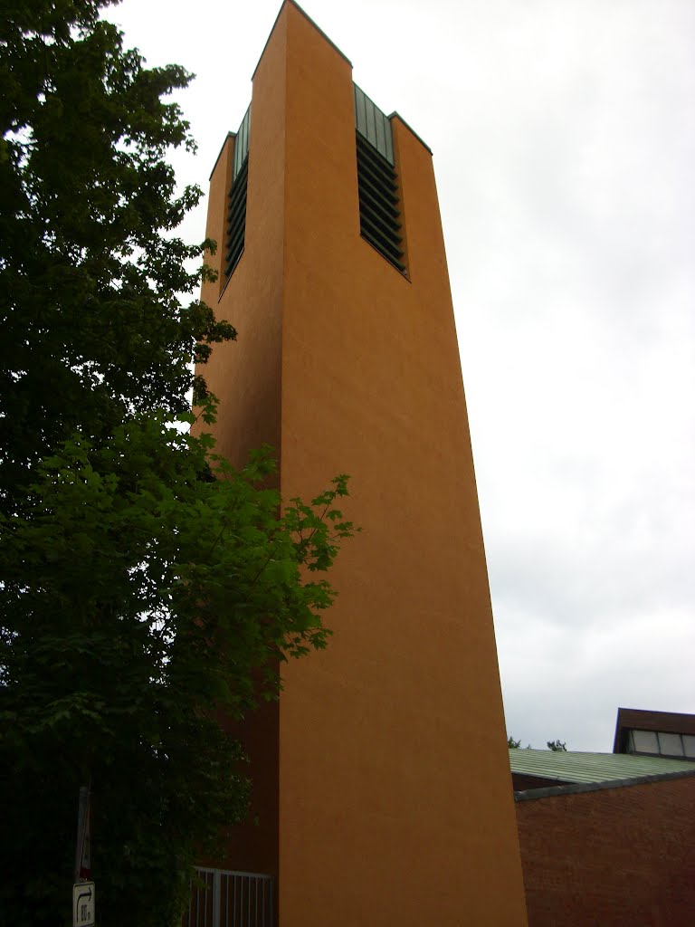 Himmelfahrtskirche by Dirk L.