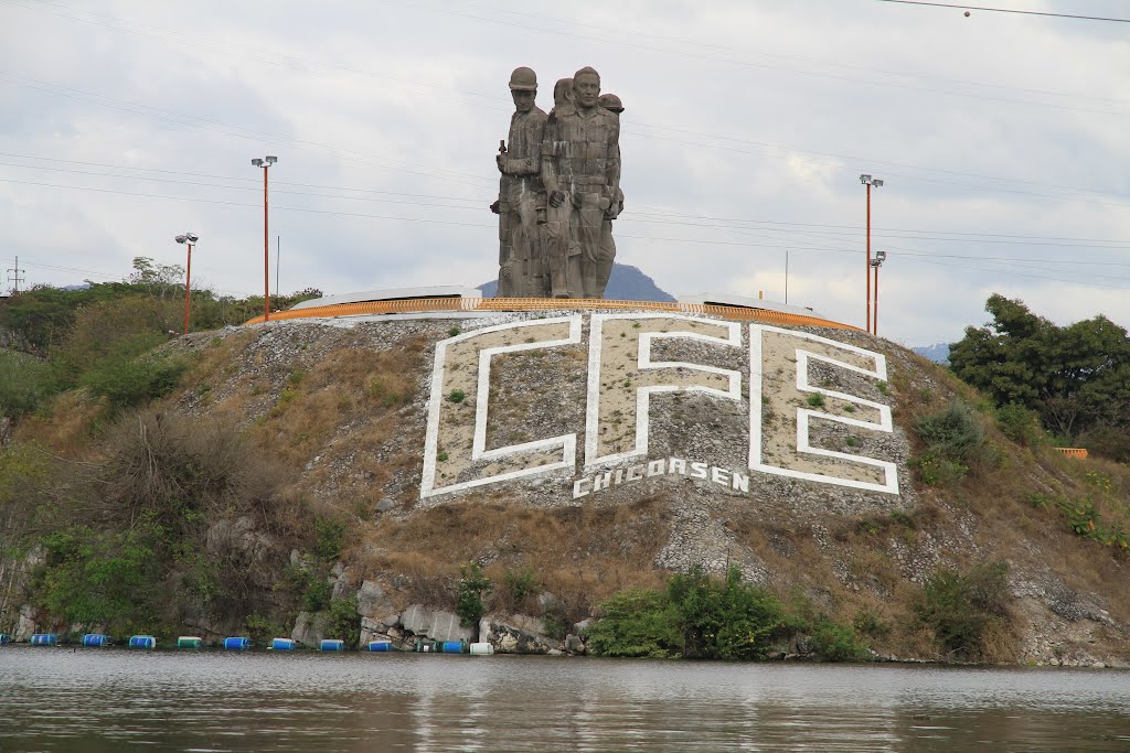 Monumento a los constructores de la presa Chicoasén by panza.rayada